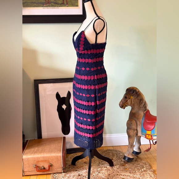 BARDOT Navy Burgundy Diamond Lace Embroidered V-Neck Sheath Dress 8 - Picture 7 of 11